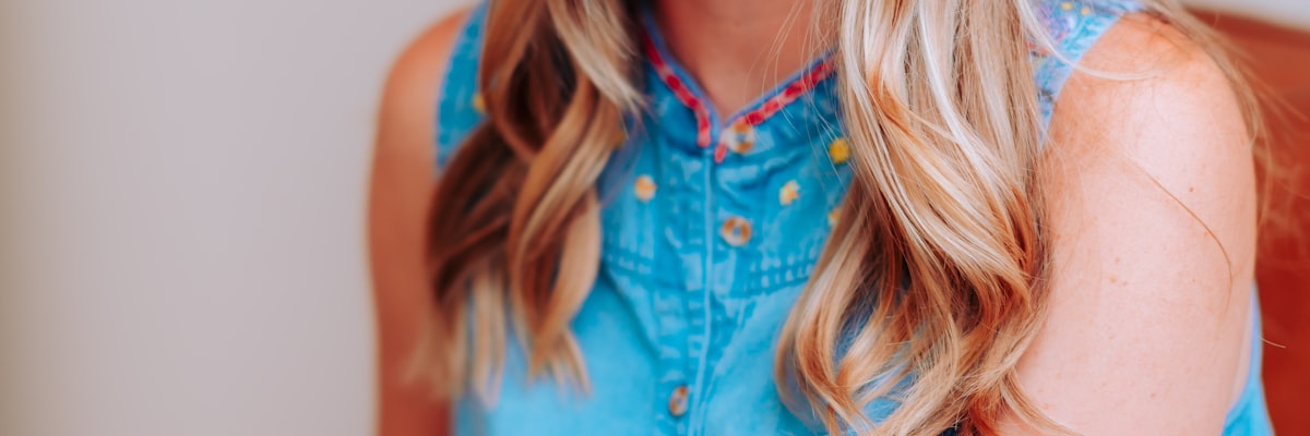 历届世界杯冠军国家旗帜与大力神杯陈列展示