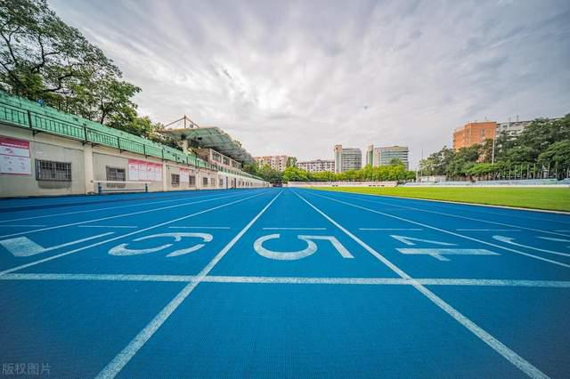 天博体育官方平台入口蓝色塑胶跑道多少钱一平方米？揭秘价格背后的品质与价值(图1)