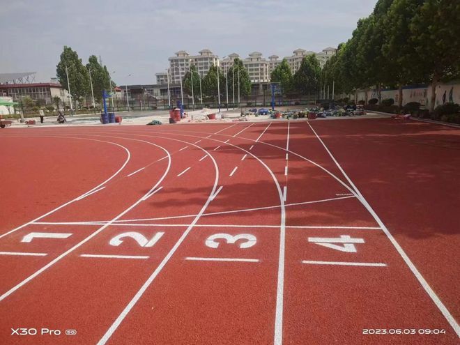 天博体育官方平台入口塑胶跑道施工流程丨学校塑胶跑道的标准尺寸是多少？(图2)