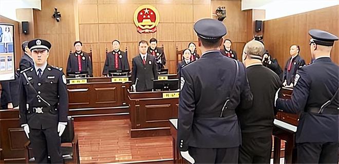 天博操场埋尸案：20年前他被反绑双手埋在操场跑道之下(图2)